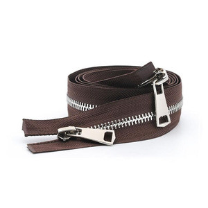 Cremallera metálica antigua de latón con doble deslizador para costura y manualidades - Product Image 1