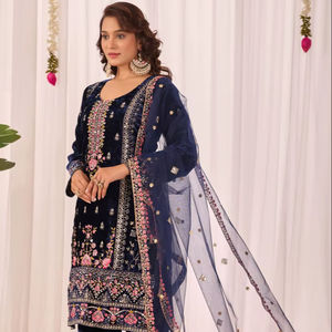 Costume en velours de style pakistanais, tendance ethnique au Royaume-Uni - Product Image 1