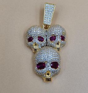 Colgante de triple calavera con ojos de rubí, chapado en plata de ley 925, joyería gótica para hombre, colgante hip-hop, colgante rapero, colgante bling. - Product Image 4