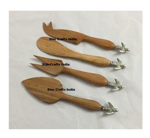 Nouvel arrivage : Ensemble de 4 ustensiles à salade, manches en bois et métal écologiques, compatibles lave-vaisselle - Product Image 1