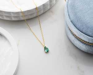 Collar con Colgante de Esmeralda en Forma de Lágrima, Oro Sólido de 14K, Joyería Clásica para Mujer - Product Image 6