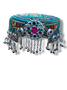 Collar de Monedas Afgano Kuchi Elaborado con Maestría, con Incrustaciones Alternadas de Cristal Rojo y Azul, Intrincado Trabajo de Cuentas Metálicas - Product Image 2