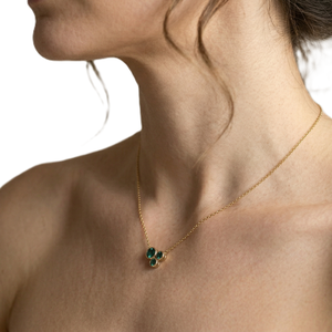 Collier pendentif fin et élégant en saphir vert taille ronde, bijou pierre de naissance, en or massif 10K 14K, avec pendentif fleur miniature - Product Image 5