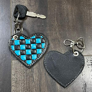 Nouveau 2026 Vente en gros Porte-clés unisexe en cuir véritable de qualité supérieure, fait main, motif à carreaux, forme de cœur, élégant et tendance - Product Image 6