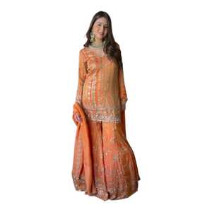 Robe de soirée traditionnelle brodée de luxe extensible avec Lehenga Choli en soie lourde, collection mariage - Product Image 1