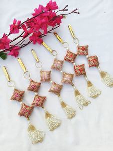 Patka de Bienvenida para Boda, Hecho a Mano, Diseño Simple |   Estola Ligera de Tela Tradicional India con Borlas Coloridas |   Baraat de Tamaño Personalizado - Product Image 4