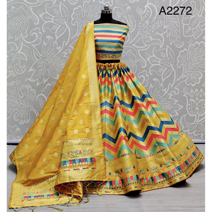Collections de velours de vêtements de mariée indiens pour la mariée avec le travail de Zarkhan par Fabzone - Product Image 4