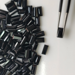 สปิเนลสีดำธรรมชาติ 8x4 มม. ทรงบาแกตต์ คุณภาพดีที่สุด พลอยหลวมสำหรับทำเครื่องประดับ ได้รับการรับรองจากเรดเมาน์เทน เจมส์ - Product Image 1