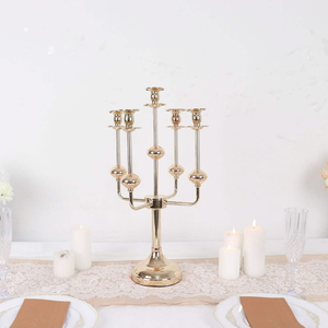 Candelabro antiguo de latón de cinco brazos que destaca con elegantes columnas de pedestal acanaladas, disponible a precios de mayorista. - Product Image 6