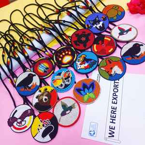 Collar con Colgante de Águila Hecho a Mano con Cuentas Negras, Blancas, Marrones, Amarillas, Naranjas y Rojas, Cordón Largo para Uso Artístico y Cultural - Product Image 5