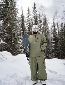 Pantalon cargo imperméable vert olive pour homme avec poches zippées et coupe large pour activités de plein air - Product Image 4