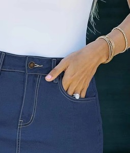 Jupe mini en jean pour femme avec fentes et poches, style décontracté d'été, coupe classique, couleur unie, jupe crayon en tissu de coton délavé - Product Image 6