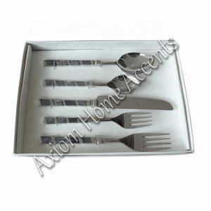 Ensemble de couverts sophistiqués en argent Cuillères et fourchettes au design moderne et élégant par Axiom Home Accents - Product Image 4