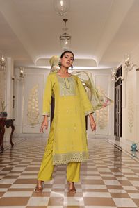 Elegante Conjunto de Kurti Amarillo Claro para Mujer, Manga 3/4, Algodón y Seda, Completamente Cosido, para Ocasiones Formales y Festivas - Product Image 2