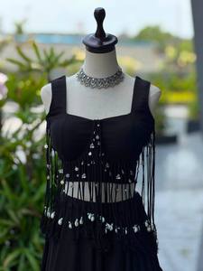 Vestido midi negro y rojo bordado sin mangas, con espalda descubierta, corte en A, vestido llamativo para fiesta. - Product Image 6