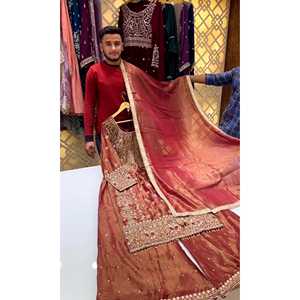 Conjunto Elegante de Fiesta para Mujer en Seda Banarasi Pura y Suave, Incluye Top, Pantalones Palazzo y Dupatta - Product Image 5