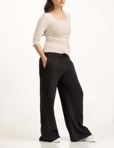 Camiseta de Mujer Hecha a Medida al Por Mayor, Cuello Cuadrado Beige, Manga 3/4, Camiseta Beige Elegante, Ropa - Product Image 5