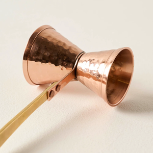 Vaso jigger de cobre 100% con diseño doble y mango martillado, artesanal, al precio más bajo. - Product Image 3