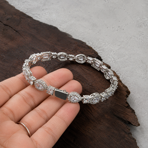Bracelet tennis de luxe personnalisé en argent 925 et moissanite, bijoux de déclaration en grappe, fabricant OEM ODM, plaqué or/argent, vente en gros - Product Image 2