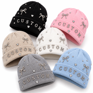 Gorros de Invierno de Punto Rosa para Mujer al por Mayor con Letras Personalizadas de Diamantes de Imitación, Gorra de Moda con Lazo de Cristal, Proveedor B2B de Marca Privada a Granel - Product Image 4