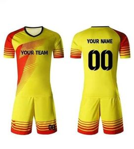 Maillots de football en gros à faible MOQ, uniformes de football sur mesure de qualité supérieure pour la vente en ligne à prix abordable - Product Image 1