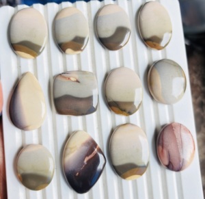 Magnifique Jaspe Mookite 100% Naturel de Qualité Supérieure, Formes et Tailles Variées, Cabochons à Dos Plat en Pierre Précieuse, Prix d'Usine - Product Image 3