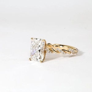 Bague de mariage torsadée en or massif 10K 14K 18K certifiée IGI avec diamant radiant de laboratoire et tige en argent sterling 925 et platine - Product Image 4