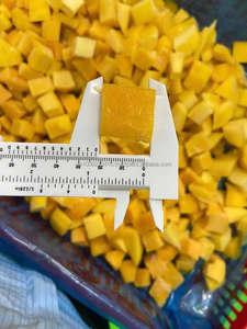Morceaux de mangue surgelés IQF, formage en bloc, emballage en vrac, couleur jaune, culture courante, marque KMI, modèle IQF23 - Product Image 4