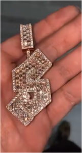 จี้เพชรโมอิสซาไนต์แบบสองสีสไตล์ฮิปฮอป ชุบทองคำขาว 925 เงินแท้ ได้รับการรับรองจาก GRA จี้แฟชั่นสำหรับผู้ชายและผู้หญิง - Product Image 3