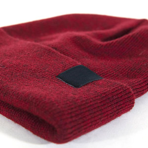 Gorros de Punto de Invierno Unisex de Alta Calidad, Personalizados con Logotipo de Impresión Digital, Diseño Jacquard, Patrón Clásico a Cuadros para Hombre y Mujer - Product Image 3