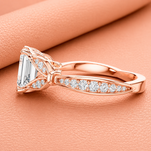 Bague de fiançailles en or jaune avec diamant taille émeraude de laboratoire, sertie halo et griffes, plaqué rhodium, bague de mariée de luxe, bande pavée intemporelle - Product Image 2