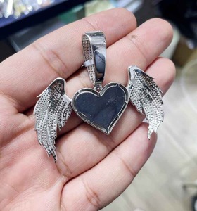 Colgante de Plata 925 con Alas de Ángel y Corazón para Mujer, con Diamante Moissanita VVS de Corte Brillante Redondo, Joyería Fina - Product Image 6