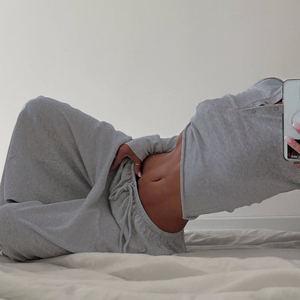 Ensemble de survêtements personnalisés pour femmes : pantalon de jogging et sweat à capuche, tenue décontractée de haute qualité, deux pièces avec poches latérales robustes - Product Image 5