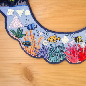 Luxueux collier brodé à la main fabriqué avec des perles de verre pour créer une déclaration étonnante pour chaque moment spécial - Product Image 1