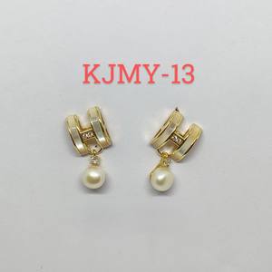 Boucles d'oreilles clous en perles d'eau douce, bijoux géométriques plaqués or, fabricant et fournisseur en gros - Product Image 5