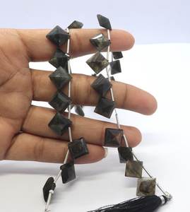 Cuentas de Labradorita Facetada Cuadrada con Taladro Lateral de 10-14 MM, Cuentas Finas de Labradorita de 7 Pulgadas - Product Image 2