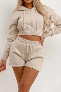 Ensemble long 2 pièces beige personnalisé à épaules tombantes pour femmes : sweat à capuche et short |   Ensemble de survêtement streetwear en molleton 100% coton avec capuche zippée - Product Image 3