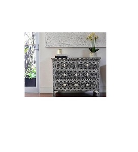 Mueble de Noche Clásico Hecho a Mano con Incrustaciones de Hueso, Gabinete de Almacenamiento con Cajones Laterales, Mueble de Madera con Elegante Diseño Artesanal Incrustado - Product Image 1