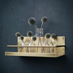 Étagère murale industrielle en métal avec finition laiton antique et garde-corps pour salle de bain, cuisine et rangement domestique - Product Image 3