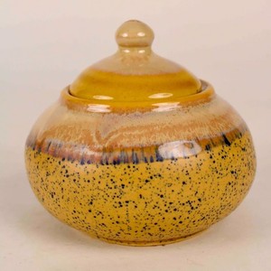 Juego de Té de Cerámica Amarillo Rústico con Tetera, Azucarera, Jarra para Crema y Dos Tazas con Platos en Acabado Esmaltado Moteado - Product Image 2