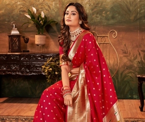 KV Woven, Self Design Paithani Pure <b>Silk</b>, <b>Silk</b> Blend Saree (<b>Red</b>) - Product Image 1