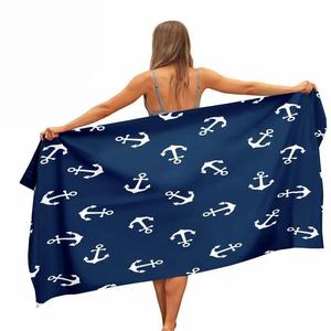 Serviette de plage en polyester à séchage rapide, bleu marine, imprimé animalier, col halter, avec logo personnalisé sur le devant pour hommes - Utilisation piscine, resort et voyage - Product Image 1