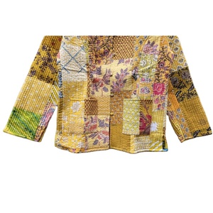เสื้อแจ็คเก็ตผ้าไหมแท้ 100% สำหรับผู้หญิง สวมใส่ในงานปาร์ตี้ช่วงฤดูร้อน สไตล์โบฮีเมียน  ใส่สบาย เป็นมิตรกับสิ่งแวดล้อม ระบายอากาศได้ดี  แบบสองด้าน  ลายปะติดอินเดีย - Product Image 5