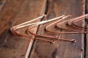 Support de nettoyage de langue en cuivre, présentoir en métal, décoration minimaliste - Product Image 3