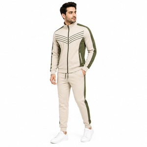 Conjunto Deportivo Personalizado con Cuello Alto para Hombre, Ropa de Gimnasio Ecológica, Chaqueta de Entrenamiento con Cierre y Pantalones Jogger de Algodón y Poliéster - Product Image 2