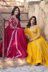 Robes Anarkali traditionnelles indiennes exclusives en tissu Faux Blooming avec broderie de sequins et bordure en dentelle de créateur - Product Image 6