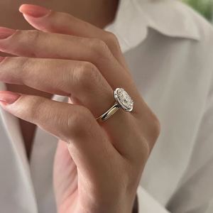 Anillo de Compromiso de Oro de 14K con Diamante Cultivado en Laboratorio de Corte Ovalado de 4 Quilates, Anillo de Boda Solitario, Elegante Regalo de Aniversario para Ella - Product Image 4