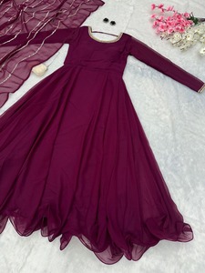 Ensemble de robe indienne pakistanaise rouge, robe Anarkali à manches longues avec dupatta en filet, tenue de cérémonie festive - Product Image 2