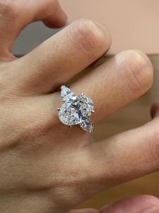 Anillo de Compromiso con Diamante Ovalado de 4.80CT Cultivado en Laboratorio, Certificado por IGI, con Piedras Laterales en Forma de Pera, Anillo de Boda de Lujo, Regalo de Joyería para Mujer - Product Image 2