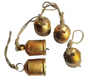 Ensemble de clochettes suspendues en métal de qualité supérieure pour décorations de Noël et expositions de fêtes - Product Image 1